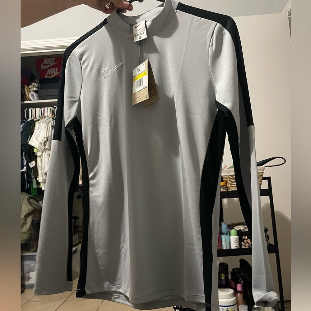 Woman’s small Nike dri fit jacket